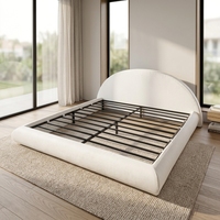 Cadre de lit plateforme style crème à profil bas avec tête de lit et sommier, ensemble trois pièces taille King pour chambre à coucher spacieuse et luxueuse