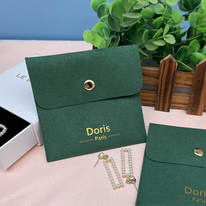 Bolsa de Joyería de Microfibra Verde JUNE con Logotipo Personalizado en Hot Stamping, Bolsa de Regalo con Botón Dorado y Almohadilla Interior - Product Image 2