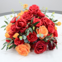 Décoration de mariage tendance automne 2026 : Boule de fleurs en soie rouge-orange, arrangement rond en forme de dôme, centre de table pour banquets et hôtels
