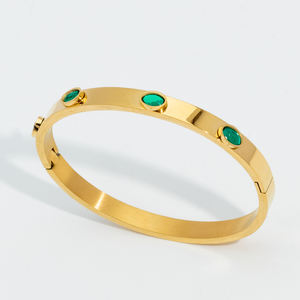 Yüksek lehçe altın kaplama manşet bilezik bilezik kalp şekli kakma paslanmaz çelik Retro moda inci zirkon bilezik - Product Image 6