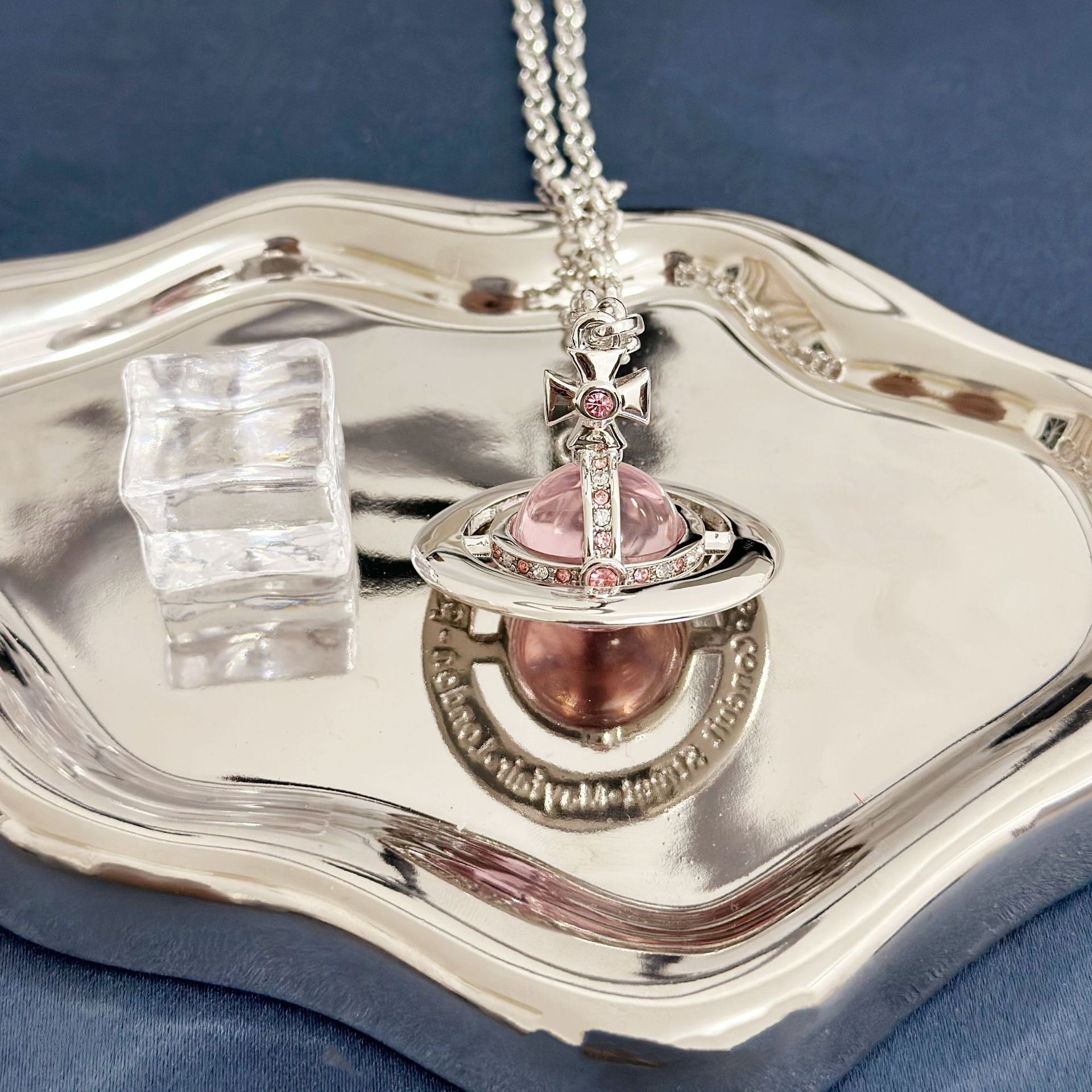 Grosse sphère de poudre d'argent