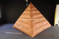 Modèle de pyramide égyptienne gonflable géant à texture de pierre réaliste, fabriqué en usine pour la décoration sur le thème de l'histoire et du désert