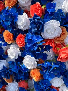 Mur de fond floral artificiel tendance avec des fleurs aux couleurs riches pour la décoration de plusieurs espaces intérieurs - Product Image 3