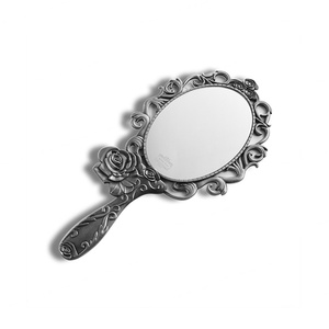 Espejo Cosmético de Mano de Metal Ovalado con Grabado en Relieve de Flores Plateadas para Boda con Logotipo de Marca - Product Image 3