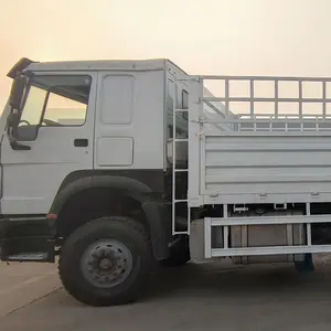中国重汽豪沃商用车371hp 6X4围栏货运卡车待售