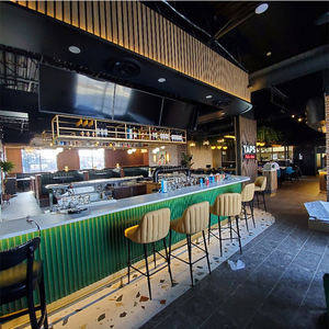 Barra de <span class=keywords><strong>Bar</strong></span> para Restaurante en Forma de U, Grande <span class=keywords><strong>y</strong></span> Personalizada, con Azulejos Verdes <span class=keywords><strong>y</strong></span> Encimera de Corian - Product Image 2