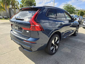รถยนต์มือสองราคาถูก ปี 2024 วอลโว่ XC60 Recharge EAWD พวงมาลัยซ้าย เบาะหนัง กล้องหลัง รถ SUV 4 ประตู ไฟหน้า LED หลังคาซันรูฟ - Product Image 6