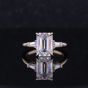 Bague en moissanite, or 10 carats, taille émeraude, trois pierres, bagues de fiançailles de luxe et tendance - Product Image 4