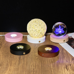 <span class=keywords><strong>Dessous</strong></span> de <span class=keywords><strong>verre</strong></span> moderne en bois massif LED Crystal Ball Base Touch Control Chargement USB avec couleur Cadeau lumineux alimenté par batterie - Product Image 2