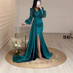 Robe de soirée longue à manches longues, col en V, en satin pailleté, avec fente et traîne, pour soirée formelle - Product Image 2