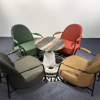 Fauteuil simple en cuir rembourré 509 Nordic avec pieds en métal, confortable et élégant pour le salon