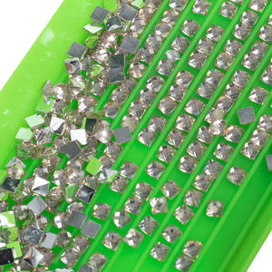 Vente en gros de peinture <span class=keywords><strong>diamant</strong></span> 5D, perles de cristal en résine carrées, perles de <span class=keywords><strong>diamant</strong></span> <span class=keywords><strong>DMC</strong></span> 477 couleurs éblouissantes pour vos propres créations artistiques DIY - Product Image 4