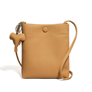 Sac bandoulière en cuir pleine fleur beige mat pour femme – Cordon en cuir marron, le cadeau de la Saint-Valentin idéal pour elle - Product Image 1