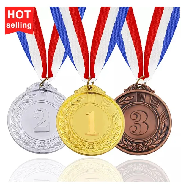 Toptan madalya Karate futbol Taekwondo futbol dans altın koşu bisiklet basketbol ödülü boş Metal spor özel madalya