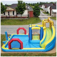 Castillo temático de jirafa inflable para niños, castillo de agua al aire libre con tobogán y gorila combinado para fiestas o negocios