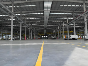 Bâtiment de stand d'exposition automobile en structure acier préfabriquée robuste et économique avec services de soudage, découpe et pliage - Product Image 3