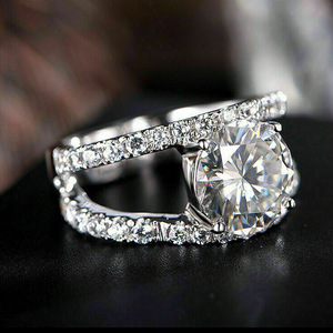 Anello da Donna F786 in Oro Bianco con Diamante Taglio Brillante Rotondo Colore G Naturale Anello di Fidanzamento con Diamanti Laterali - Product Image 3