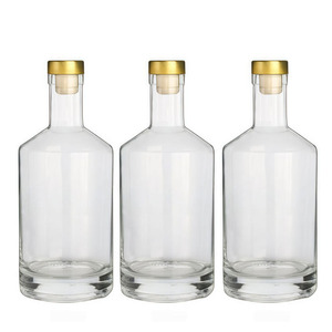 Bouteille en verre transparente de 750 ml pour <span class=keywords><strong>vodka</strong></span> et gin de luxe <span class=keywords><strong>russe</strong></span> à bas <span class=keywords><strong>prix</strong></span> – Vente en gros – Fabricant de bouteilles en verre personnalisées - Product Image 1