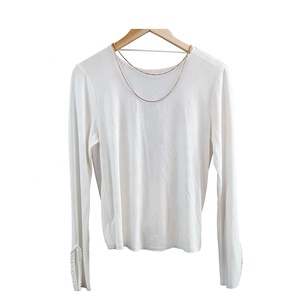 Camisetas Sueltas de Jersey Kinit para Mujer, Suaves como la Seda, con <span class=keywords><strong>Volantes</strong></span> y Aberturas en los Puños, Cuello Redondo en la Parte Delantera, Espalda Descubierta con Detalle Metálico Dorado - Product Image 1