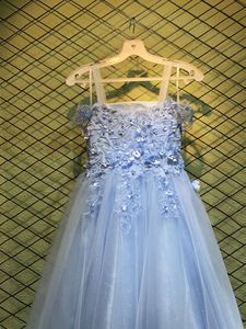 Nuovo Stile Abito da Fata Azzurro con Scollo Quadrato, Elegante Vestito Principessa con Spalline e Rete Bianca per Esibizioni di Bambini - Product Image 2