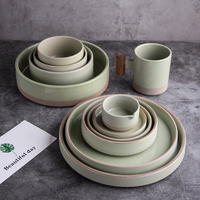 Assiettes rondes en porcelaine au design minimaliste avec logo personnalisé, vaisselle jetable écologique pour mariage, couleur verte