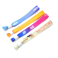 Bracelet de marque en bambou, logo imprimé personnalisé, montre-bracelet en tissu élastique réutilisable pour événement de festival, avec serrure à sens