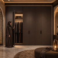 Dressing sur mesure de luxe avec porte battante en verre et cadre en aluminium, pleine hauteur du sol au plafond, pour chambre personnalisée