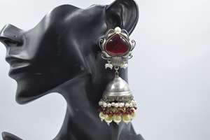 2024ทำด้วยมือสีเงินลักษณะเหมือนทองเหลืองต่างหูหิน Jhumka ขนาดใหญ่สำหรับผู้หญิงและผู้หญิง - Product Image 2