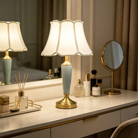 Lampe de table à succès avec prise et interrupteur, lampe de chevet créative pour femme, lampe de table tactile italienne, lampe de bureau LED moderne