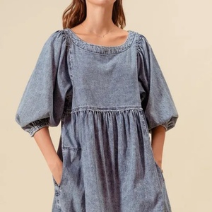Robe en jean pour femme OEM, élégante et tendance, 100% coton tissé, délavée et vieillie, coupe mini ample à manches courtes - Product Image 3