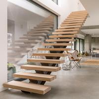 Escalier en colimaçon moderne de style simple avec marches en bois pour projets résidentiels et villas, pour un espace chaleureux