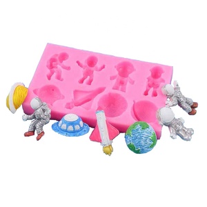 Moule en silicone DIY pour décoration <span class=keywords><strong>de</strong></span> gâteaux et fondants, motifs classiques populaires 3D : 8 dessins <span class=keywords><strong>de</strong></span> dessins animés, astronaute, OVNI, fusée, Terre - Prix usine - Product Image 5