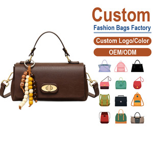 Bolso de Hombro de Cuero Genuino de Grano Completo OEM – Diseño Vintage con Solapa y Adorno Bohemio de Cuentas |   Fabricante de Bolsas Personalizadas - Product Image 1