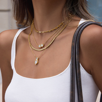 Collier pendentif triangulaire à deux pierres en forme de larme en acier inoxydable plaqué or 18 carats J&D, hypoallergénique, élégant, bijoux pour femmes