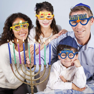 Carta a tema Hanukkah occhiali da vista 8 pz/set Chanukah candelabro foto oggetti di scena per la decorazione del partito hebish Happy Hanukkah - Product Image 3