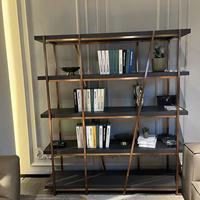 Bibliothèque moderne haut de gamme avec cadre en acier doré Étagère de rangement en bois et marbre Meubles de maison pour une utilisation en appartement