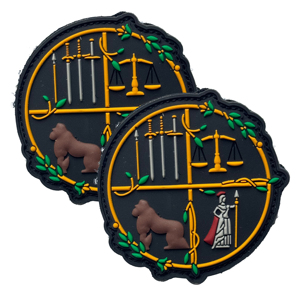 Étiquette de vêtement professionnelle en PVC souple profilée 2D sur mesure avec support auto-agrippant en caoutchouc polyvinyle chloré - Product Image 3