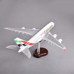 โมเดลเครื่องบินเรซิ่น <span class=keywords><strong>Emirates</strong></span> 47 ซม. <span class=keywords><strong>A380</strong></span> รุ่น LED ทำมือ ของขวัญธุรกิจสำหรับวันวาเลนไทน์ สไตล์ศิลปะ - Product Image 3