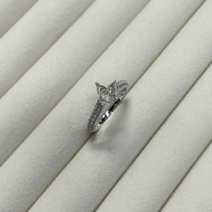 แหวนทองคำแท้ 18K ดีไซน์คลาสสิก ประดับเพชรแท้ ไม่มีพลอยหลัก แบบ Solitaire Semi Mount สำหรับผู้หญิง ใช้เป็นแหวนแต่งงาน ขายดี - Product Image 6