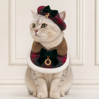 Cape de Noël à carreaux pour animaux de compagnie avec col en fausse fourrure, nœud en velours et breloque couronne pour chat et petit chien – Costume de fête