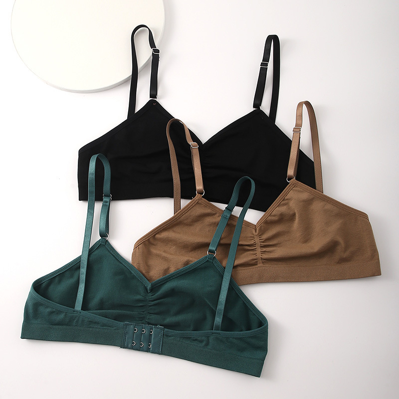 Plus-Size Sports Bra (W6772): fabric, pocket and construction detail