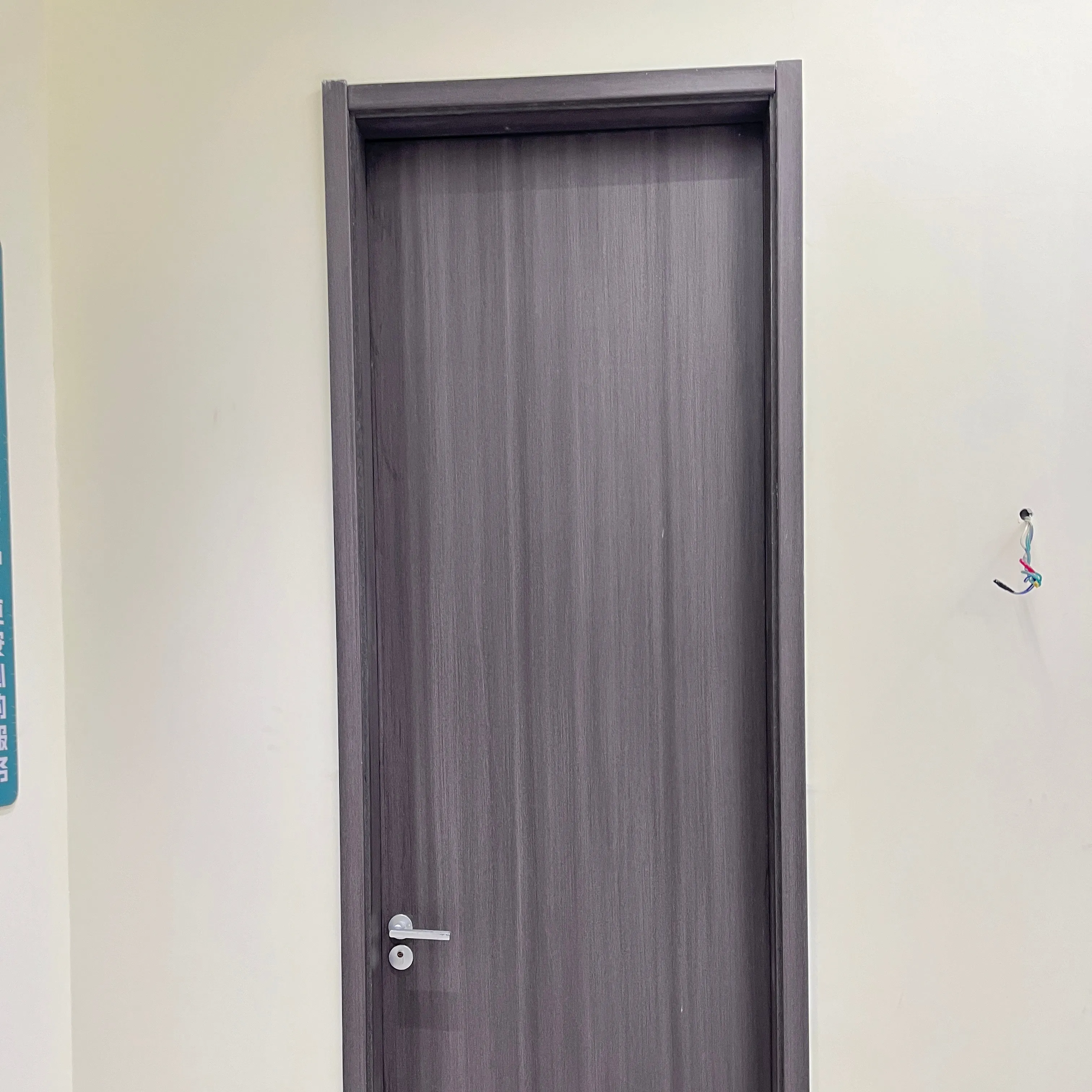 أبواب ونوافذ خشبية للأماكن المغلقة من أفضل المصنعين من Prima، تصميم إطار نافذة خشبي، باب داخلي أبيض أسترالي