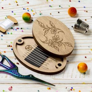 Organizador de Hilos Portátil de Madera de Alta Calidad, Caja de Costura Ovalada Clásica para Bordado y Manualidades - Product Image 1