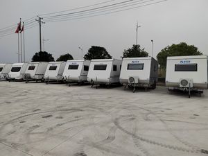 Moderna caravana <span class=keywords><strong>de</strong></span> viaje premium para 4 personas <span class=keywords><strong>con</strong></span> suspensión independiente, espacioso espacio <span class=keywords><strong>de</strong></span> vida y diseño ligero <span class=keywords><strong>de</strong></span> aluminio - Product Image 1