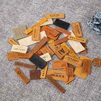 Patch de chapeau en cuir Pu gaufré de nom de marque personnalisé avec adhésif pour chemises