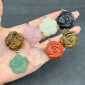 Pendentif en cristal naturel sculpté en forme de rose, œil de tigre, quartz rose, breloque fleur pour la fabrication de colliers et bijoux DIY en gros - Product Image 1