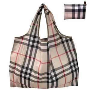 Fabrika doğrudan satış moda kore karikatür katlanabilir çevre dostu polyester alışveriş çantaları baskı yeniden kullanılabilir askılı çanta