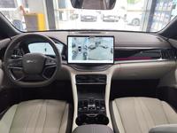 BYD SONG PLUS DMI 2025 d'occasion, Édition Honor, 5 portes, 5 places, autonomie de 112 km (DMI) et 1450 km (PHEV), gris sur beige