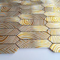 Mosaïque en forme de flèche noire au design moderne, carreaux en aluminium jet d'encre de 4 mm pour mur intérieur, solution de conception graphique améliorée pour le parquet