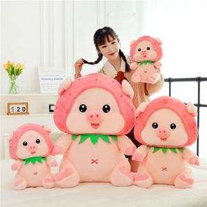 En gros, Peluche cochon mignon de dessin animé de 40 cm, douce, aux grands yeux, avec bonnet fraise, en position assise, pour machine à griffes, pour filles et enfants - Product Image 4